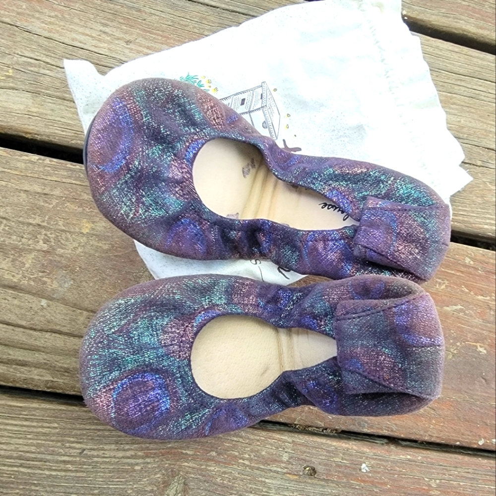 Storehouse flats size 6 purple iridescent